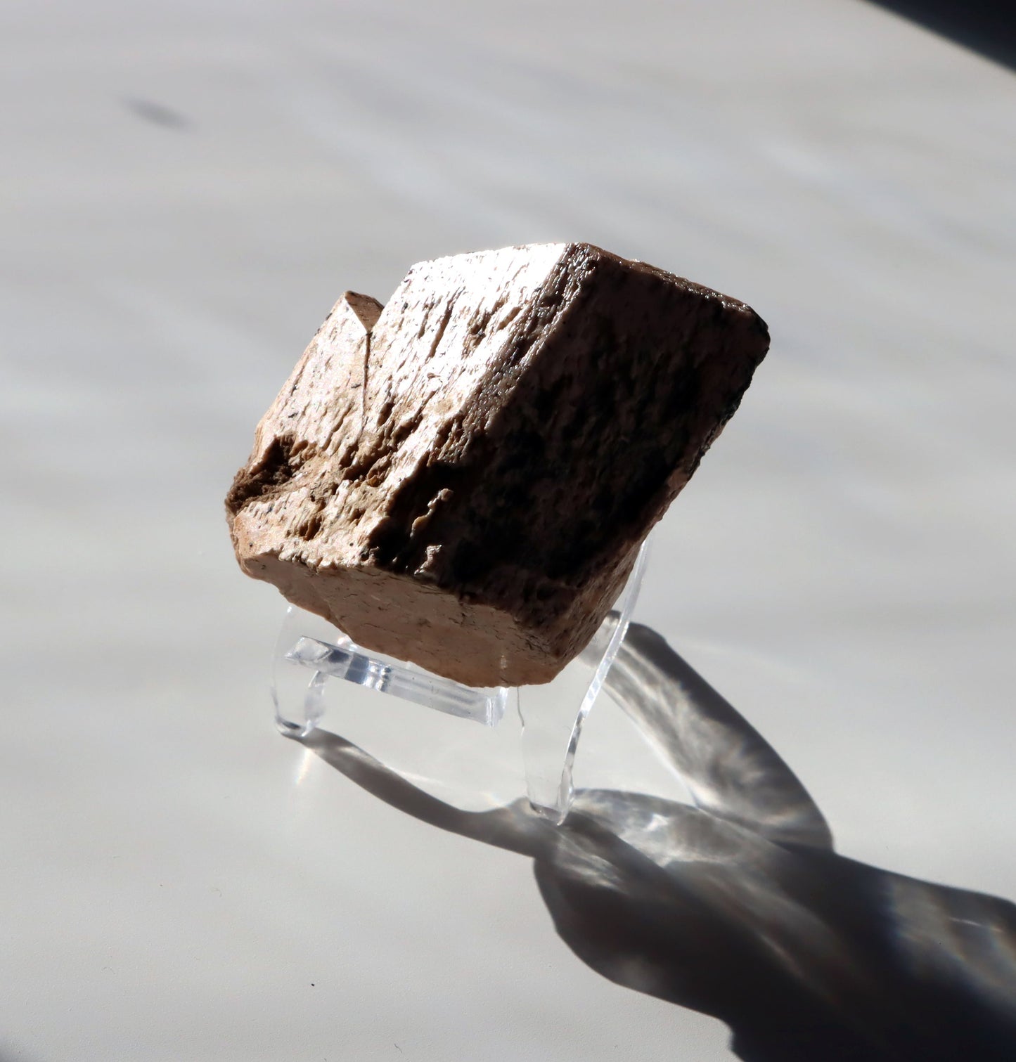 Plastový stojánek "křesílko" malý na minerály - Supreme Panthers