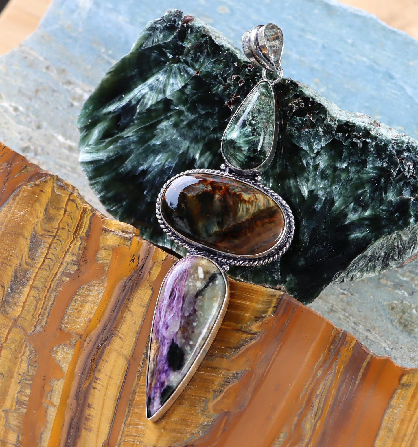 Přívěšek charoit serafinit pietersite - Supreme Panthers