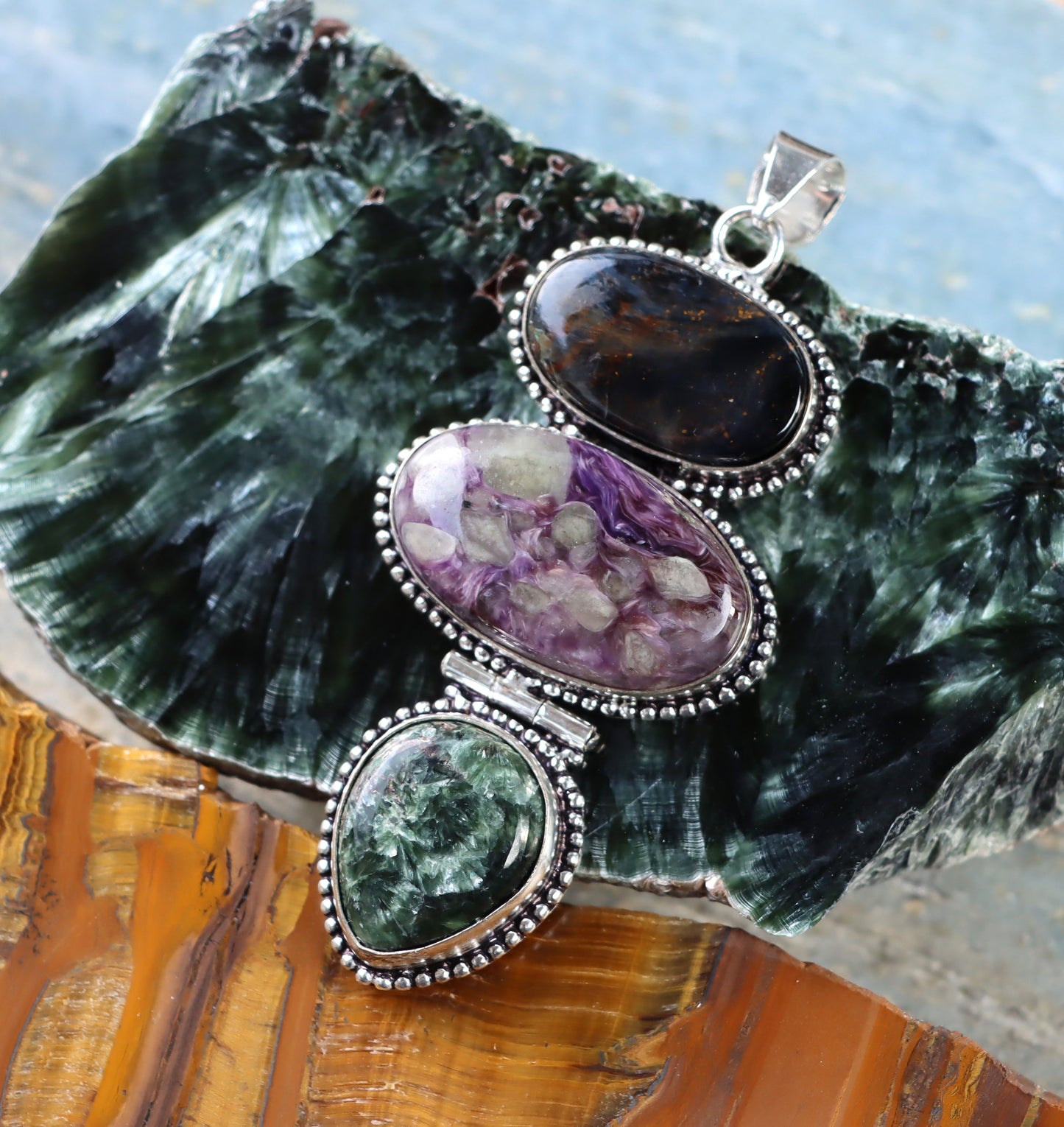 Přívěšek charoit serafinit pietersite - Supreme Panthers