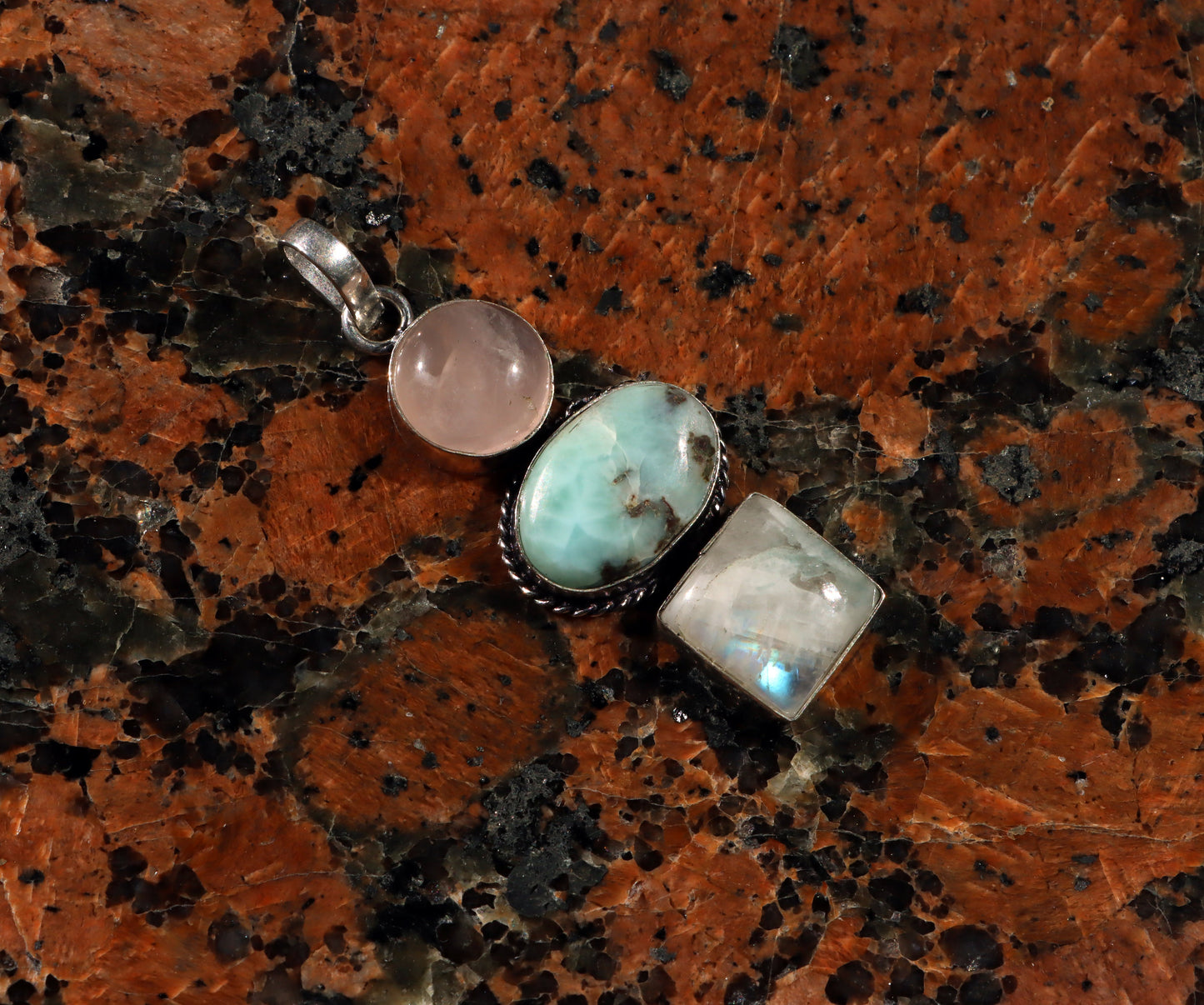 Přívěšek larimar růženín měsíční kámen - Supreme Panthers