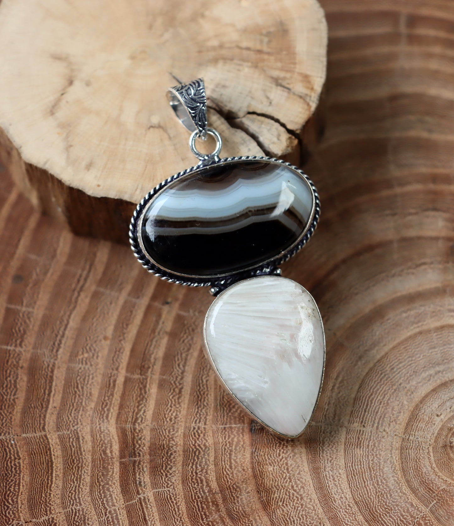 Přívěšek páskovaný onyx skolecit - Supreme Panthers