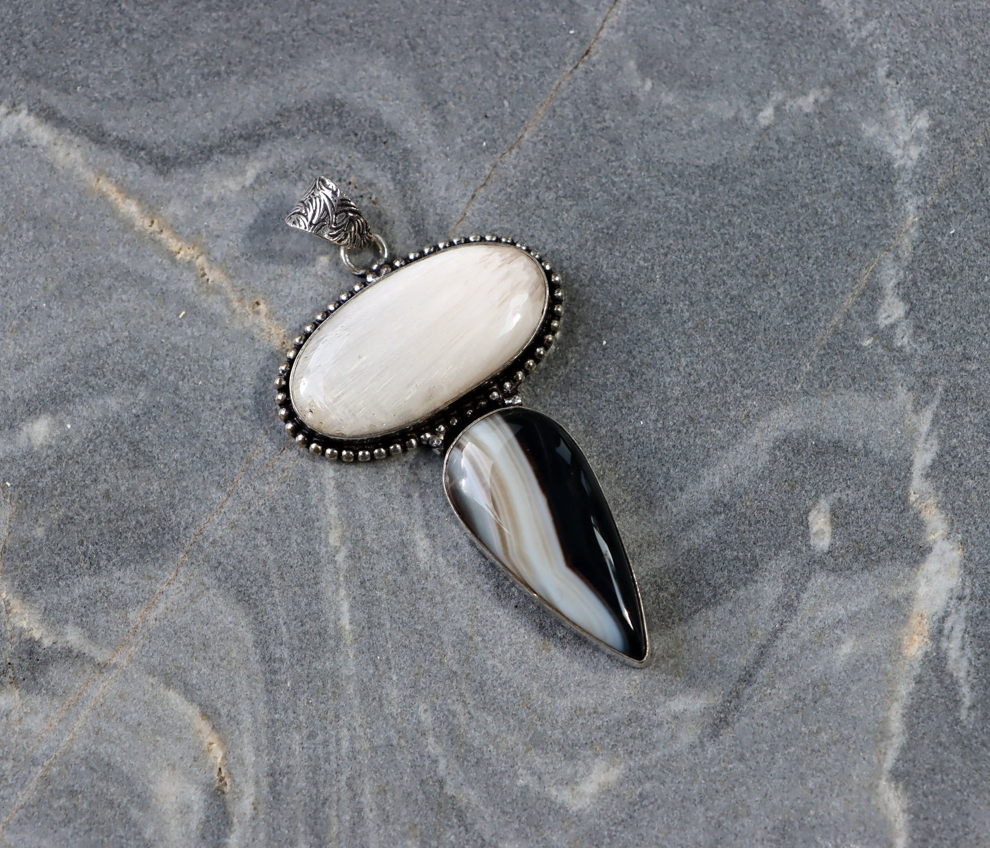 Přívěšek páskovaný onyx skolecit - Supreme Panthers