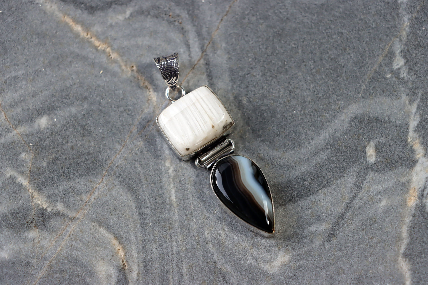 Přívěšek páskovaný onyx skolecit - Supreme Panthers