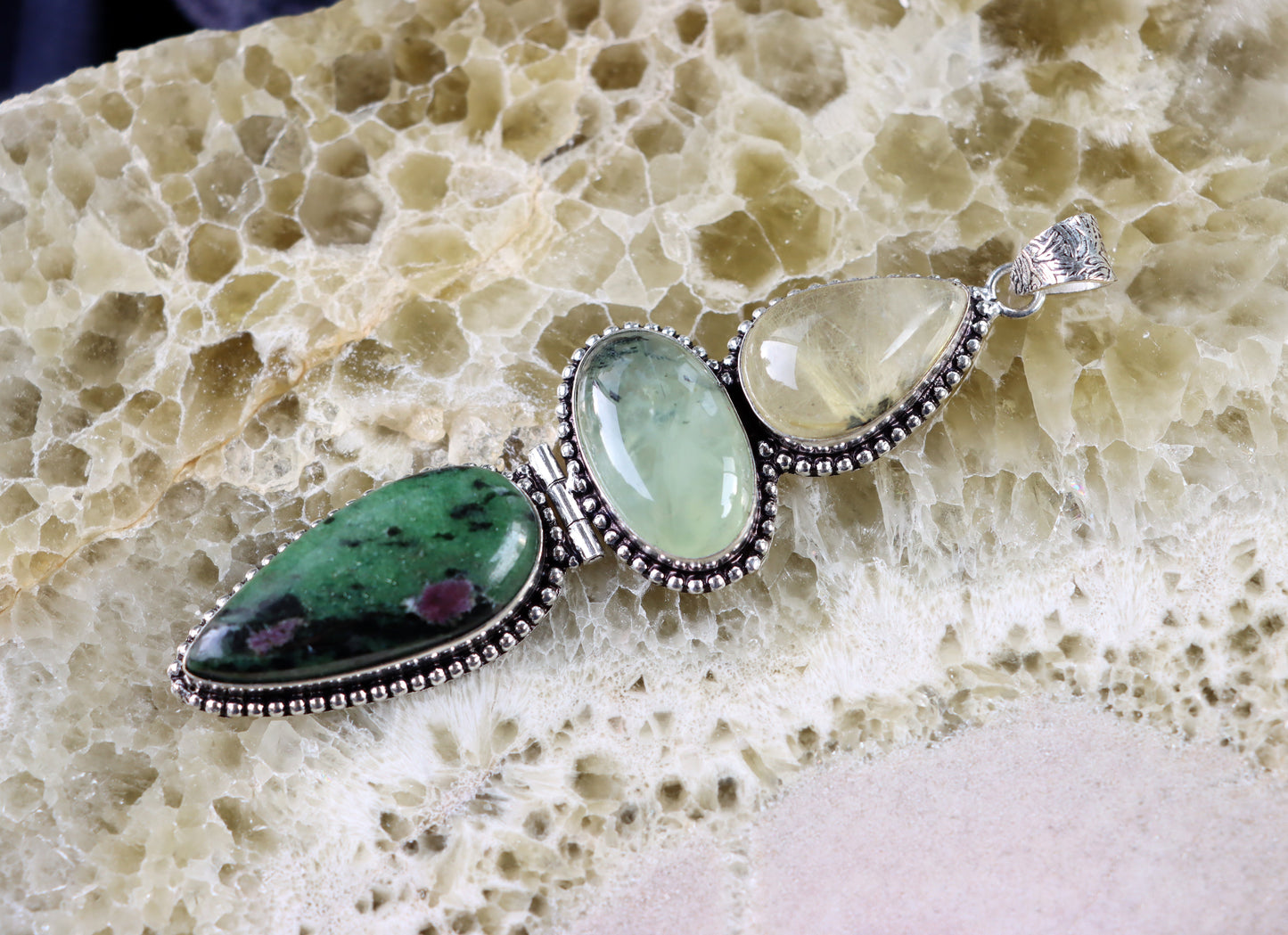 Přívěšek rutil v křišťálu rubín v zoisitu epidot v prehnitu - Supreme Panthers