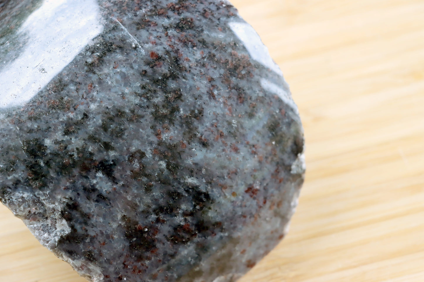 Sedýlko fialový křemen s granátem - Supreme Panthers