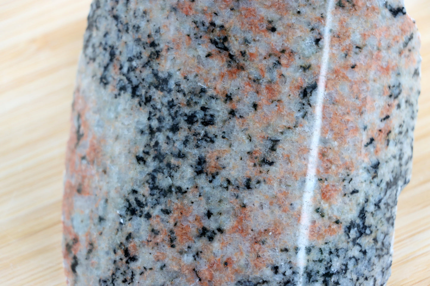 Sedýlko sluneční kámen křemen biotit - Supreme Panthers