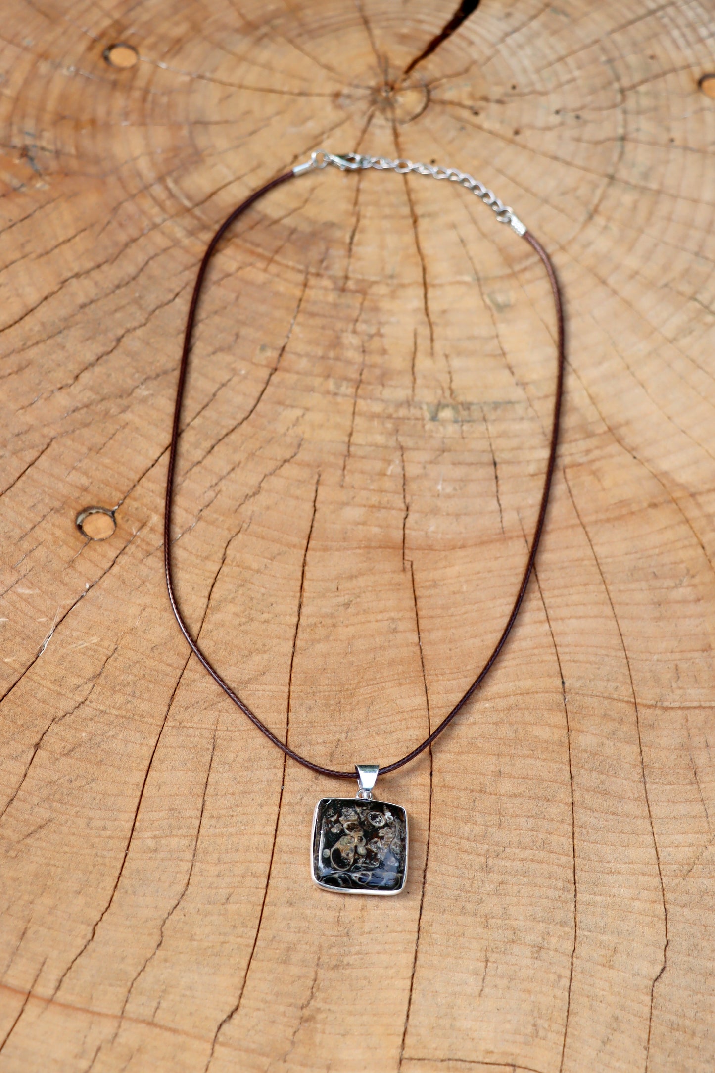 Šňůrka k přívěšku hnědá - Supreme Panthers