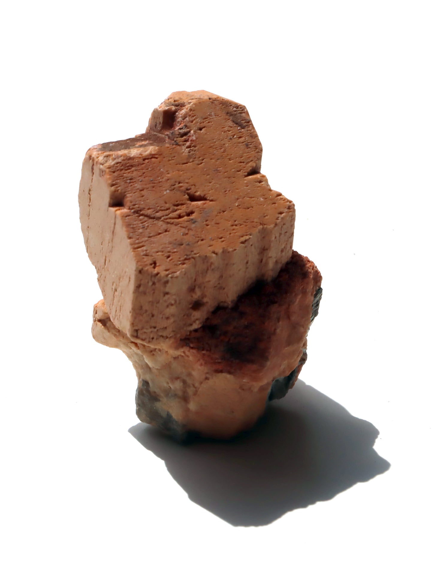 Ortoklas karlovarské dvojče na pegmatitové podložce