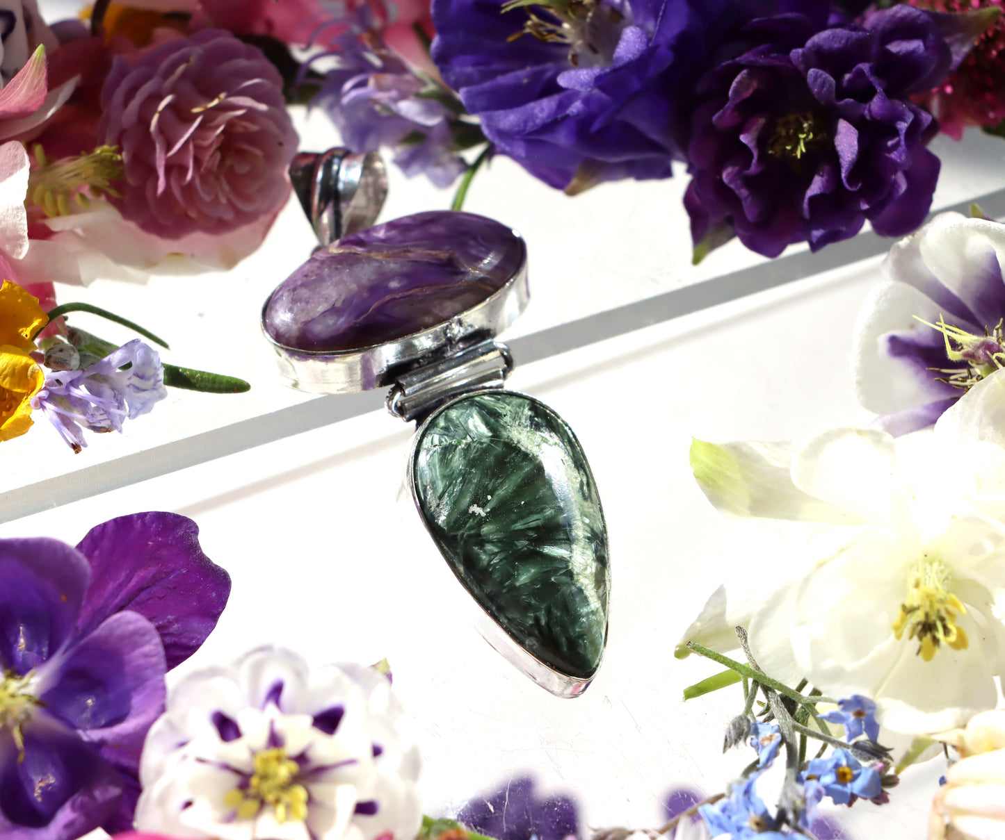 Přívěšek serafinit charoit