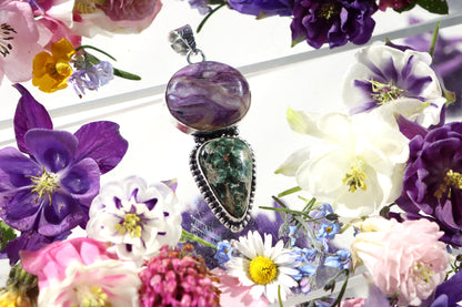 Přívěšek serafinit charoit