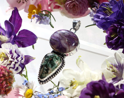 Přívěšek serafinit charoit