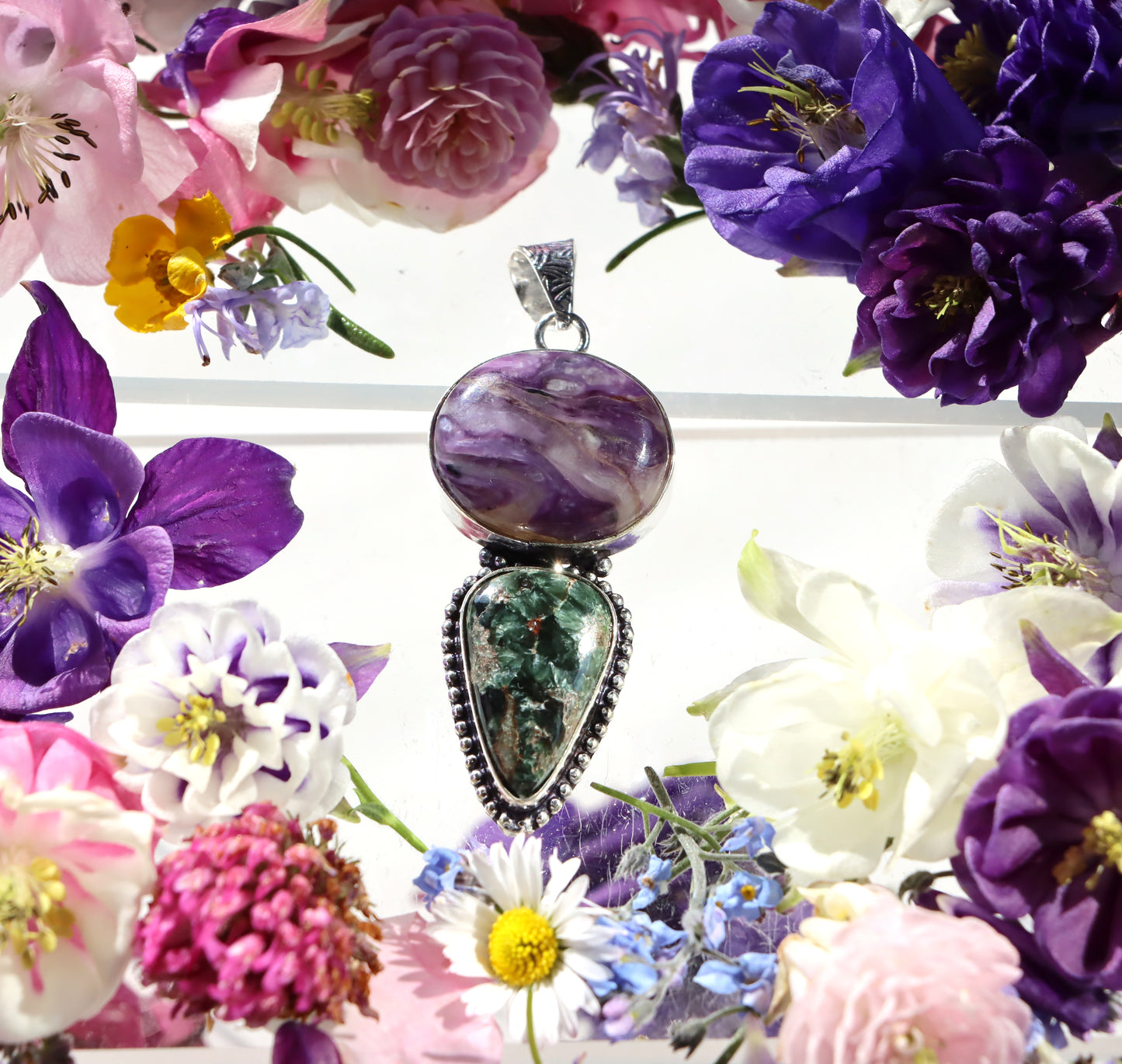 Přívěšek serafinit charoit