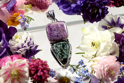 Přívěšek serafinit charoit