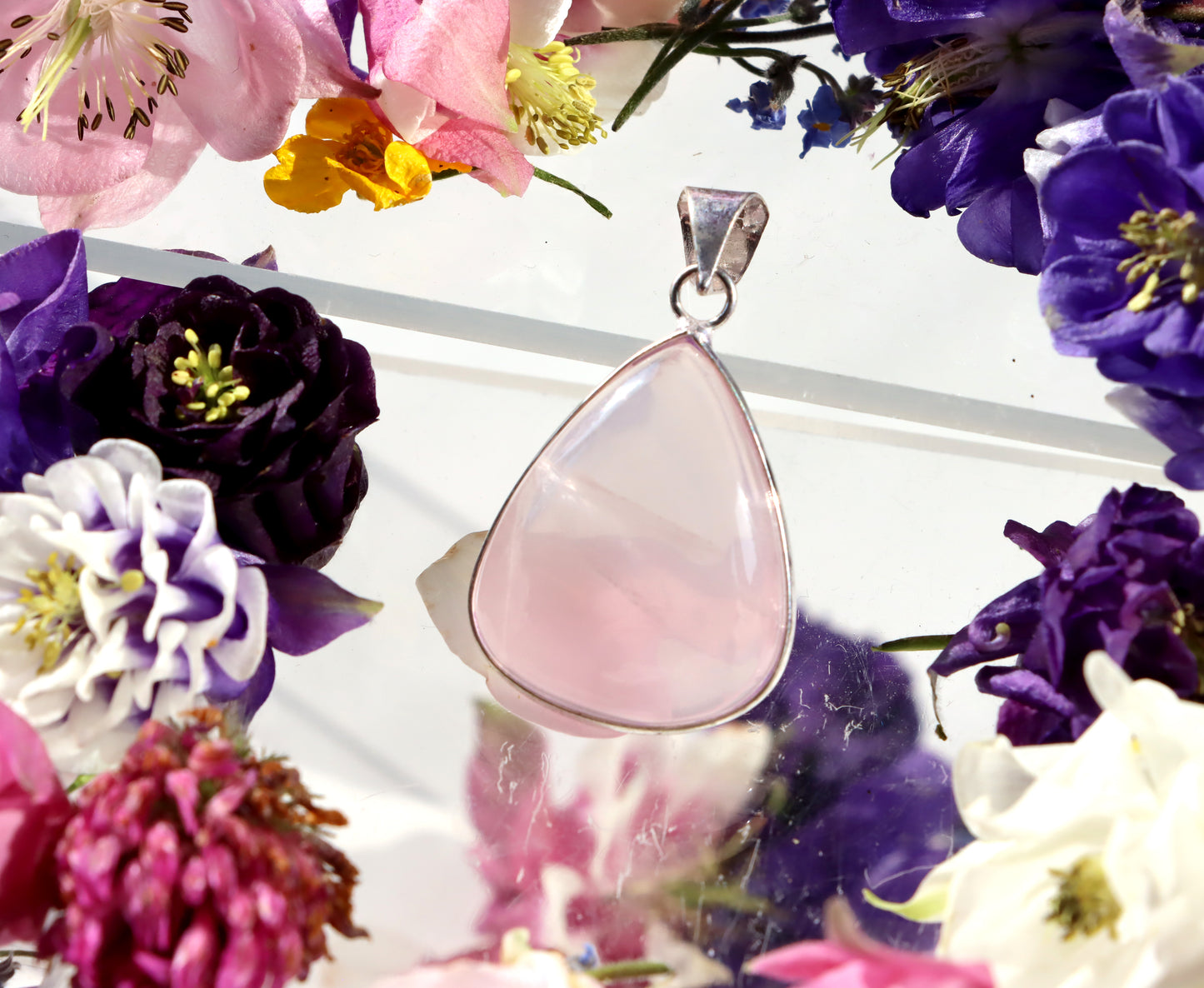 Přívěšek růženín