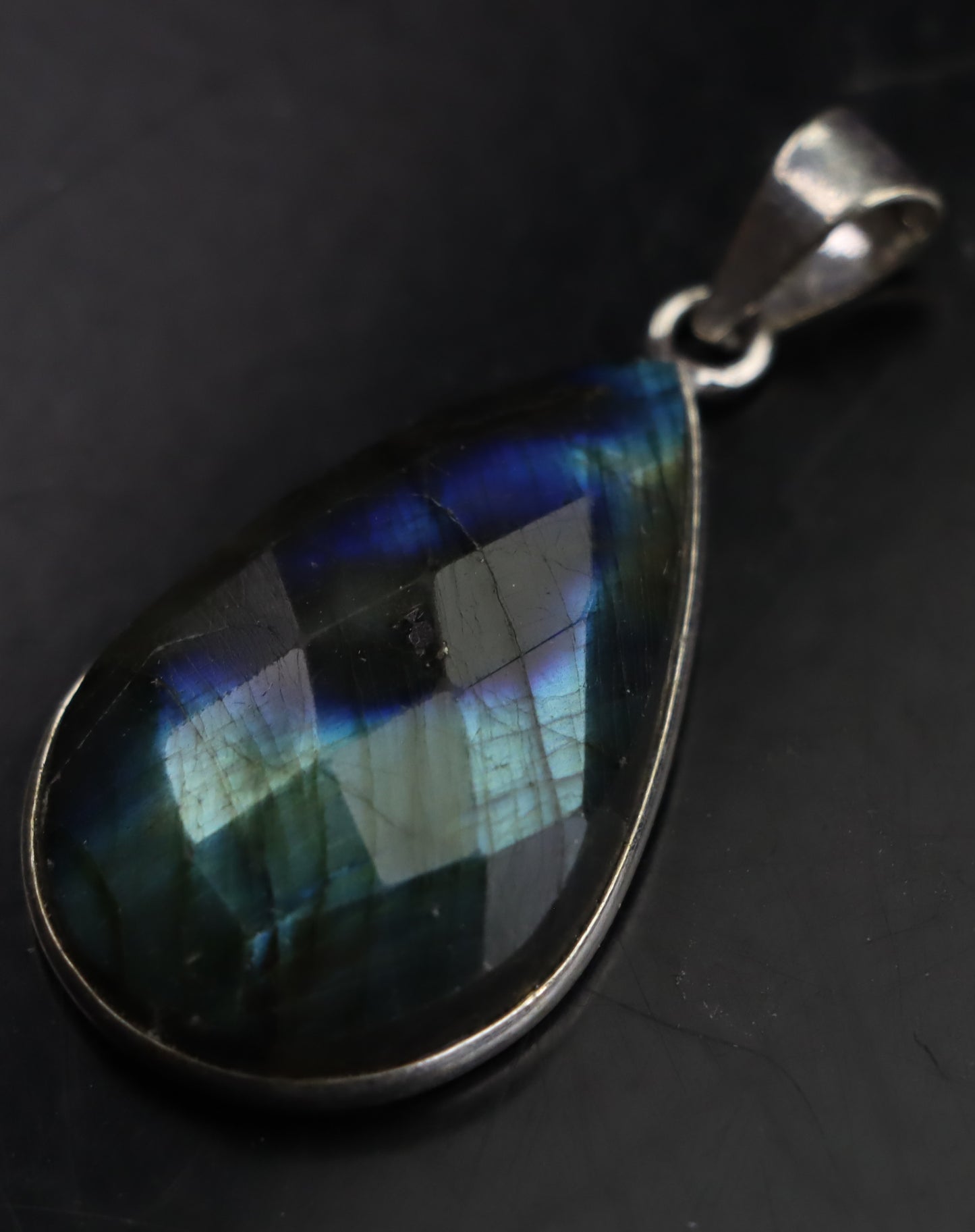 Přívěšek labradorit fazetovaný