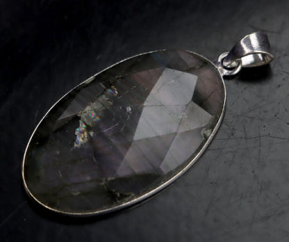 Přívěšek labradorit fazetovaný