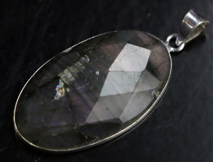 Přívěšek labradorit fazetovaný