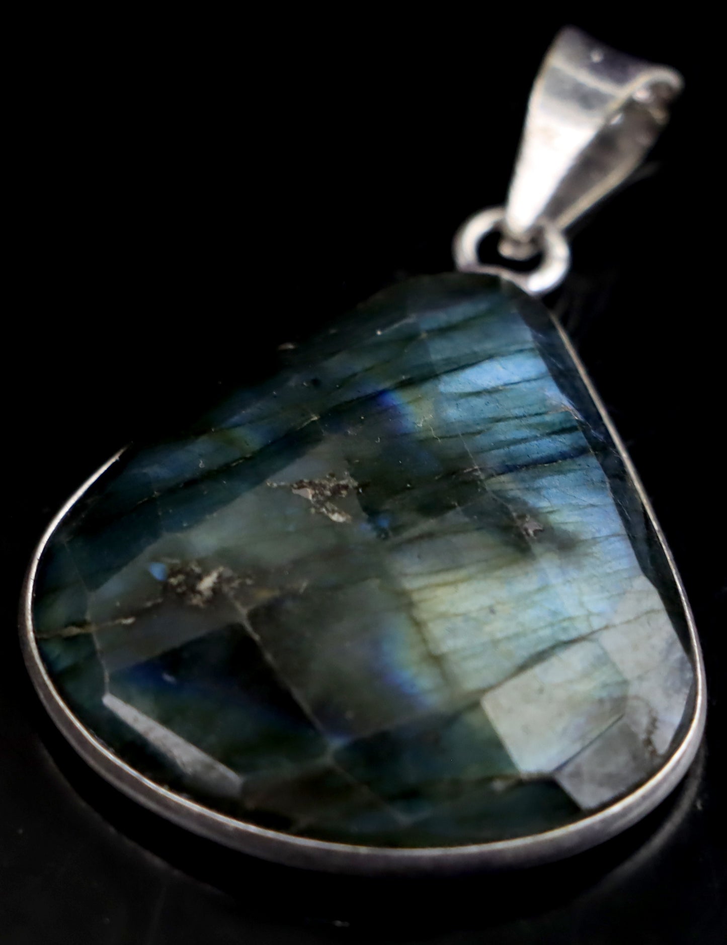 Přívěšek labradorit fazetovaný