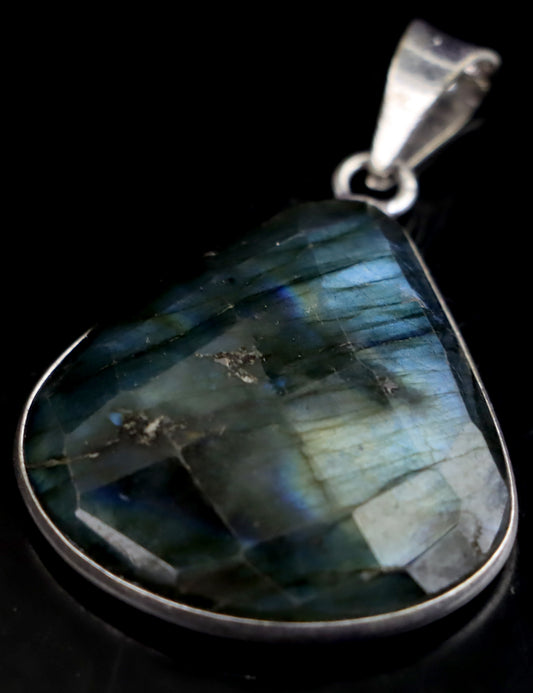 Přívěšek labradorit fazetovaný