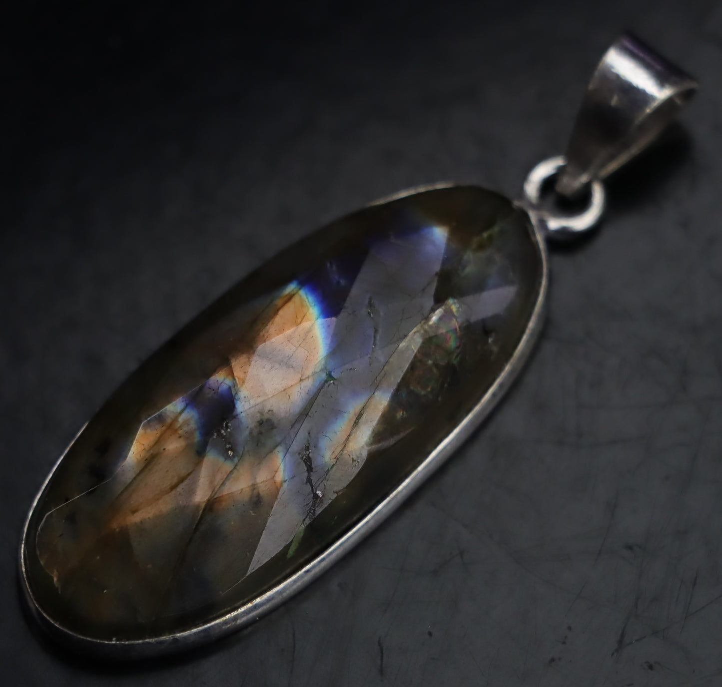 Přívěšek labradorit fazetovaný