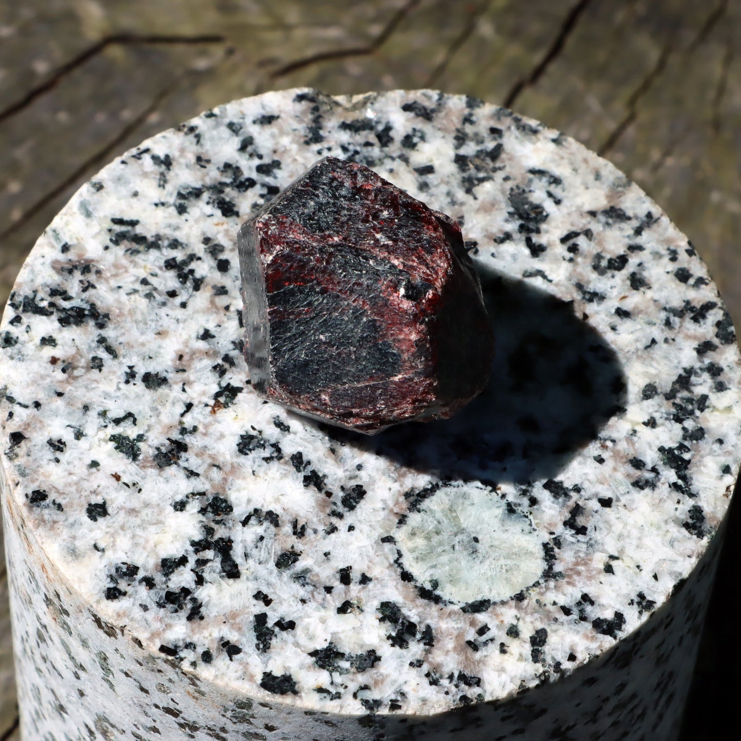 Almandin solitérní krystal - Supreme Panthers