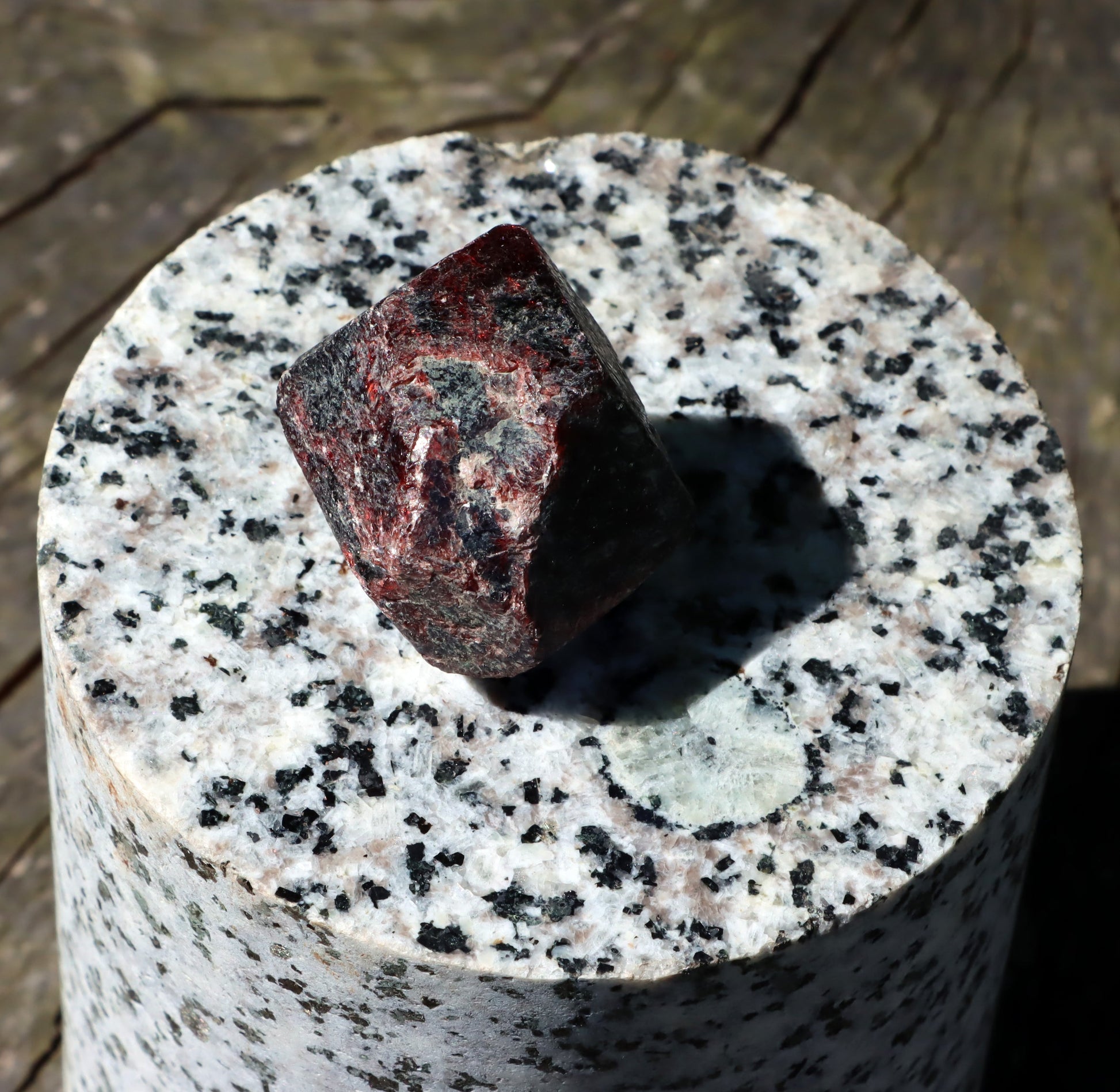 Almandin solitérní krystal - Supreme Panthers