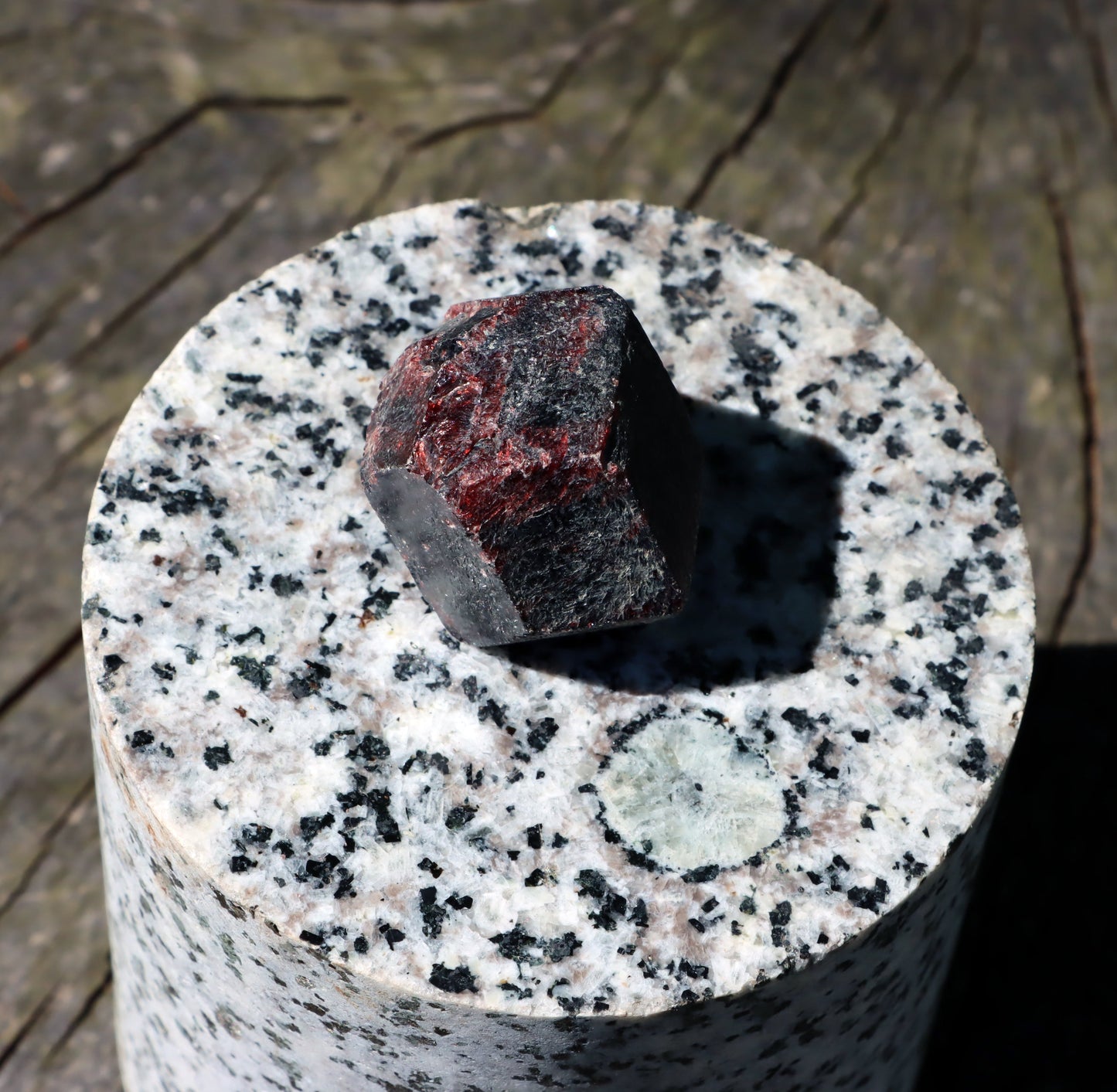 Almandin solitérní krystal - Supreme Panthers