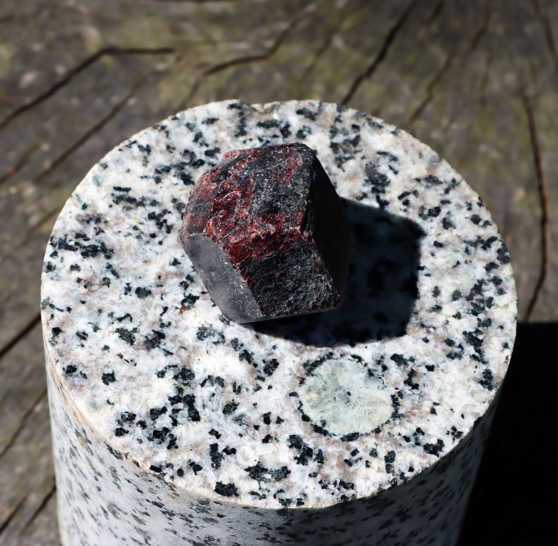 Almandin solitérní krystal - Supreme Panthers