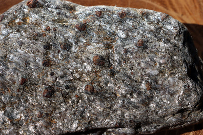 Almandiny krystaly v muskovitu - Supreme Panthers