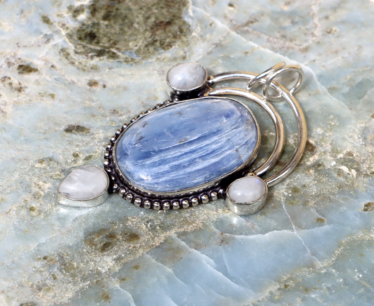 Amulet Kyanitová brána luny - Supreme Panthers