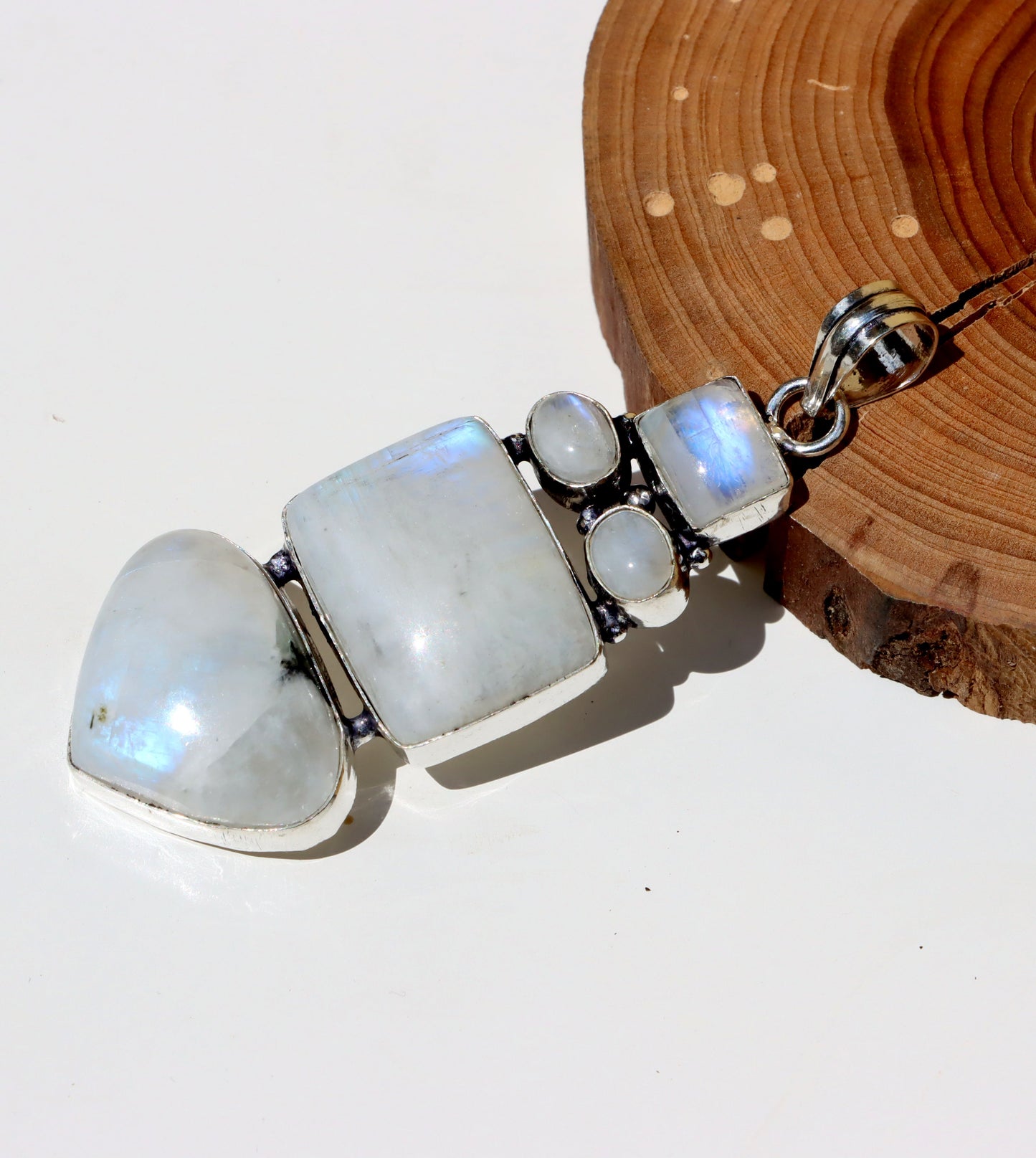 Amulet měsíční kámen "Píseň pěti lun" - Supreme Panthers