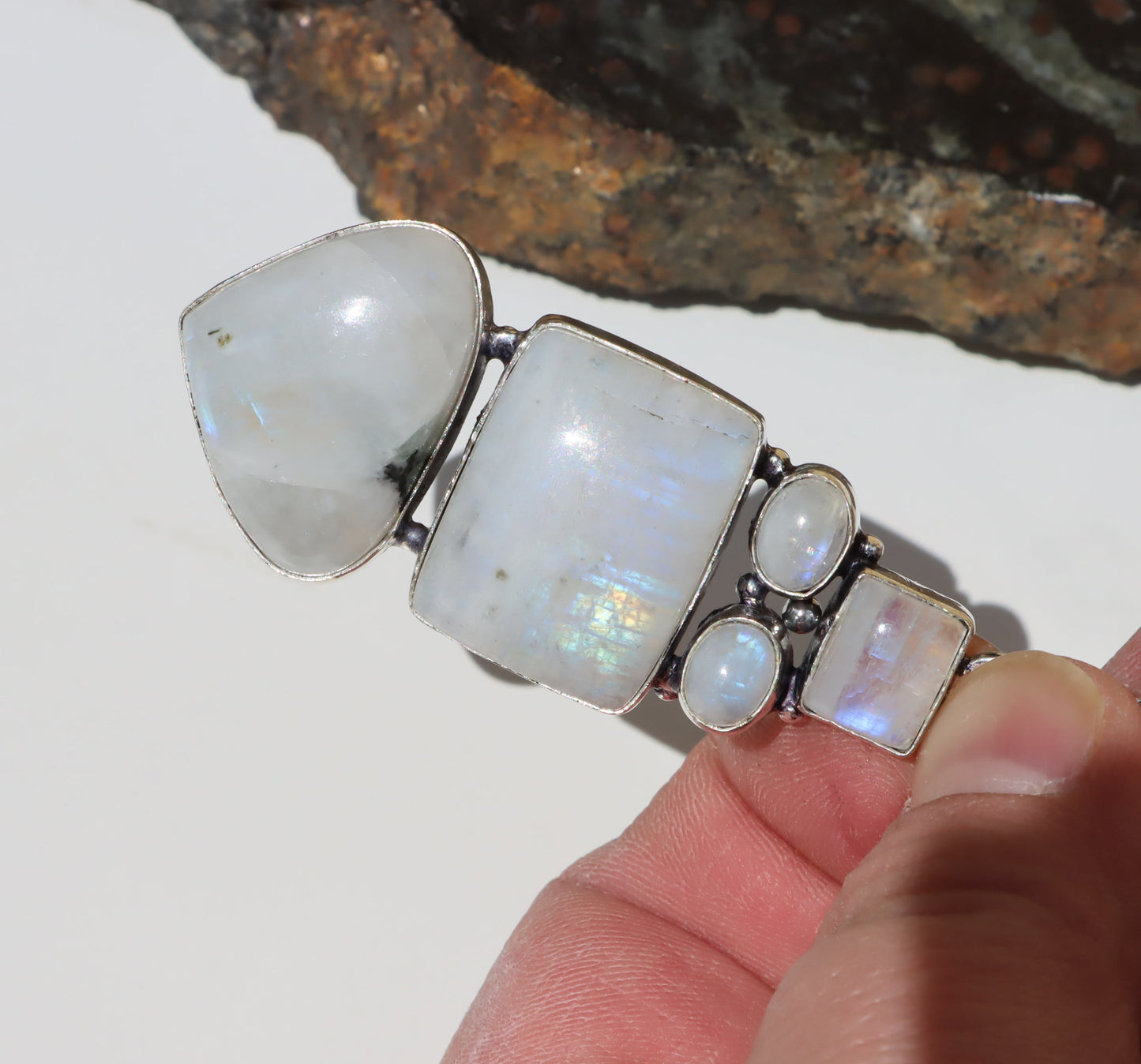 Amulet měsíční kámen "Píseň pěti lun" - Supreme Panthers