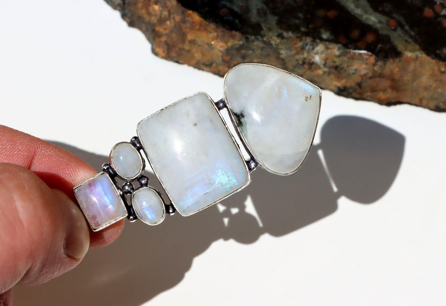 Amulet měsíční kámen "Píseň pěti lun" - Supreme Panthers