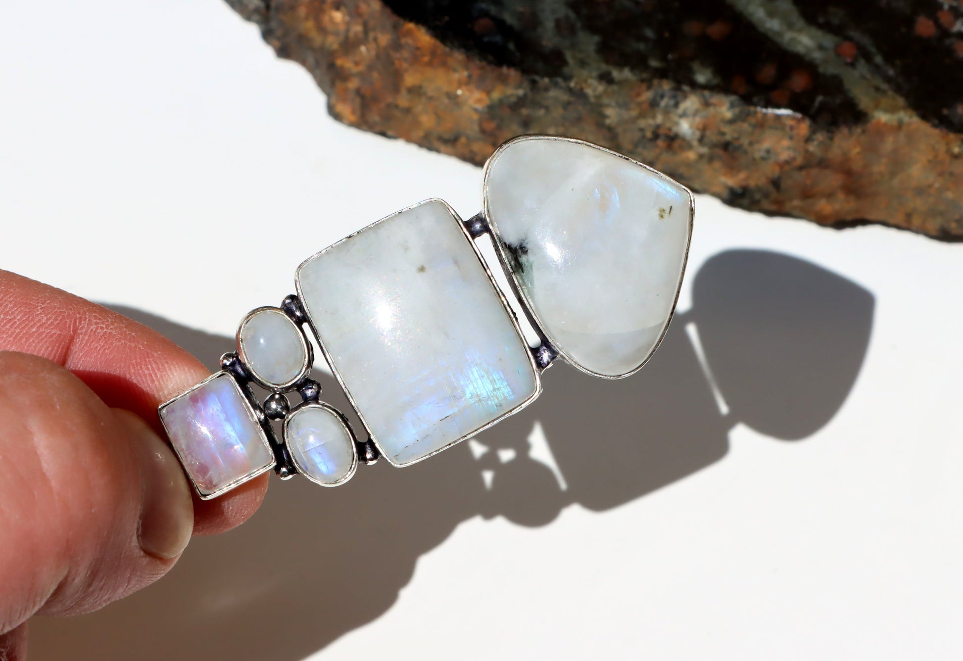 Amulet měsíční kámen "Píseň pěti lun" - Supreme Panthers