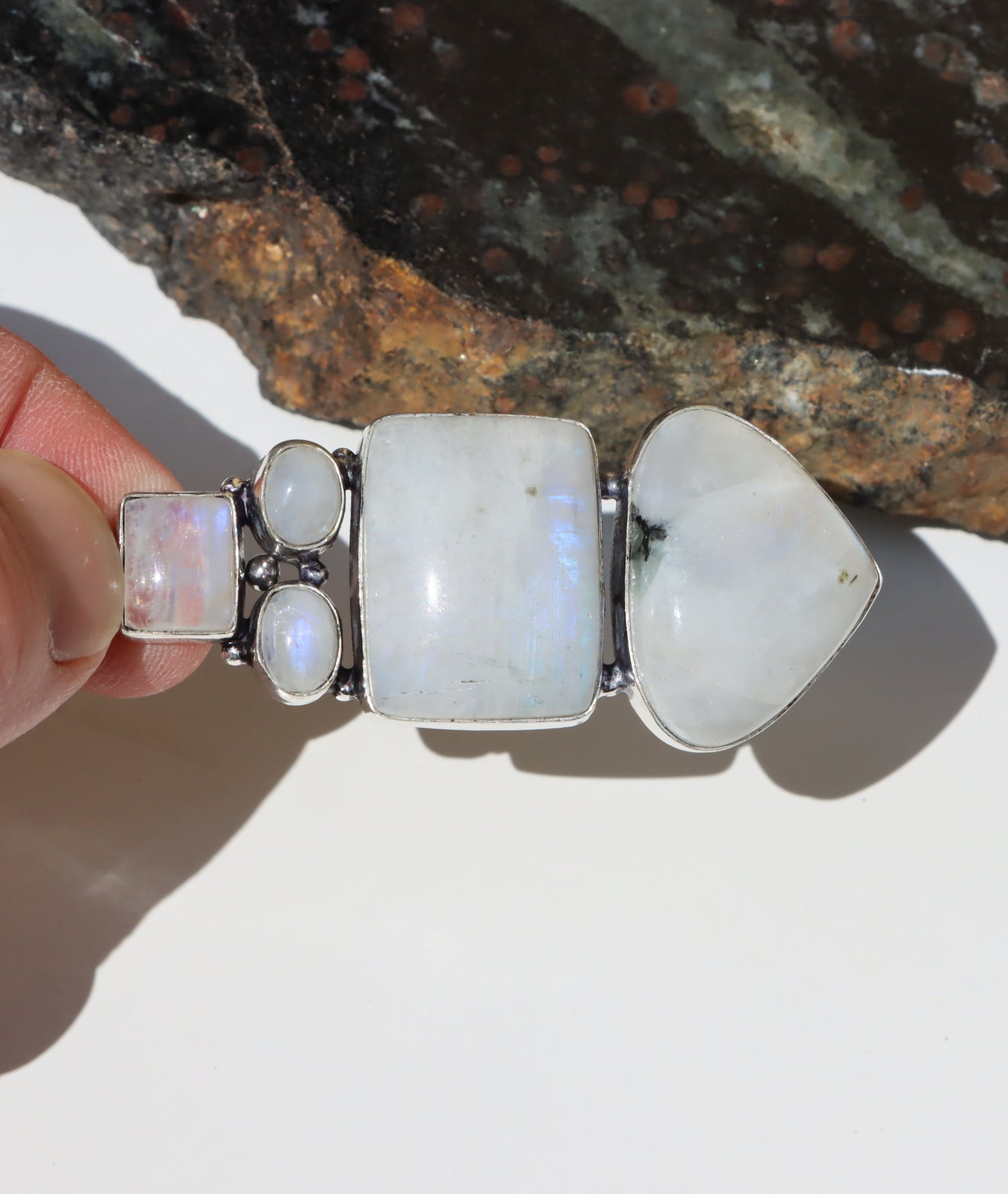 Amulet měsíční kámen "Píseň pěti lun" - Supreme Panthers