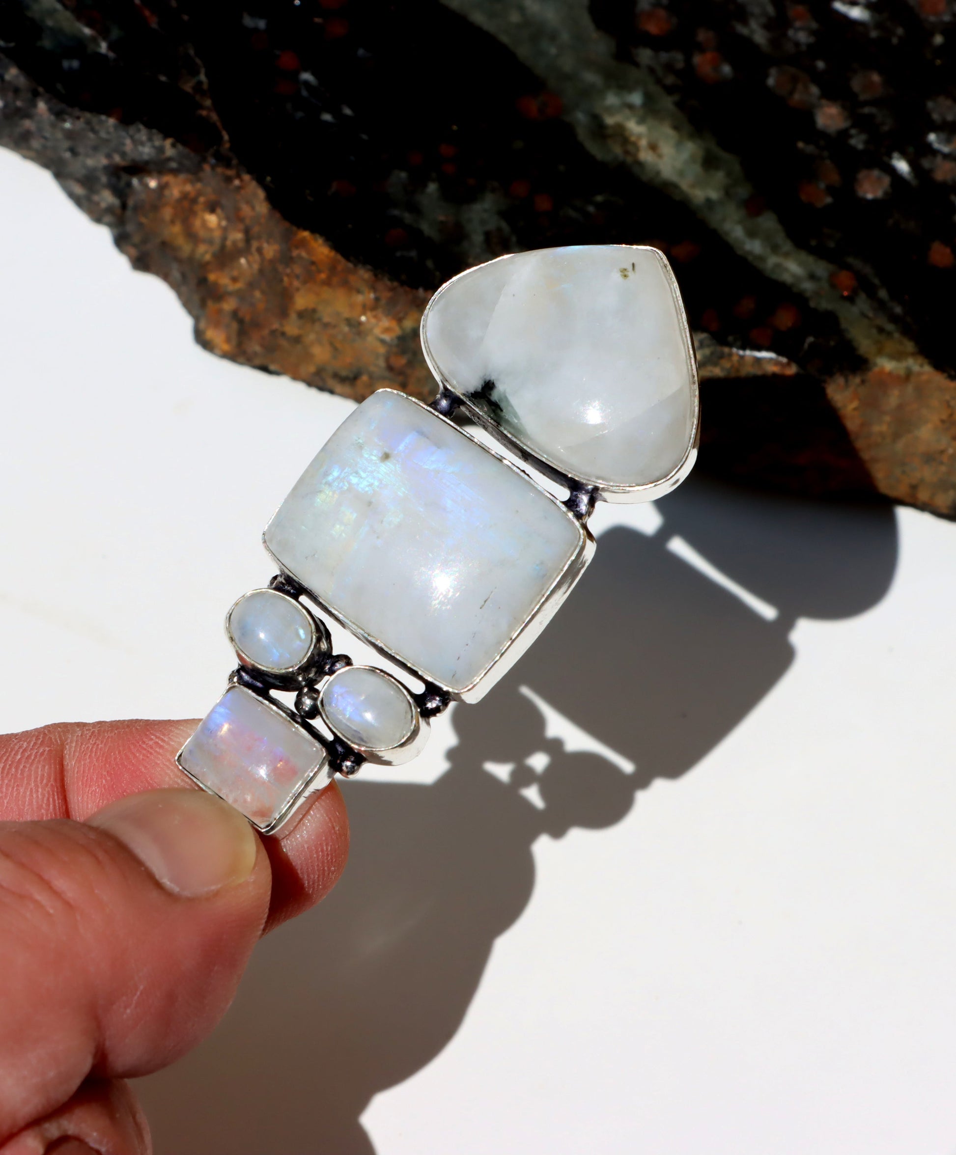 Amulet měsíční kámen "Píseň pěti lun" - Supreme Panthers