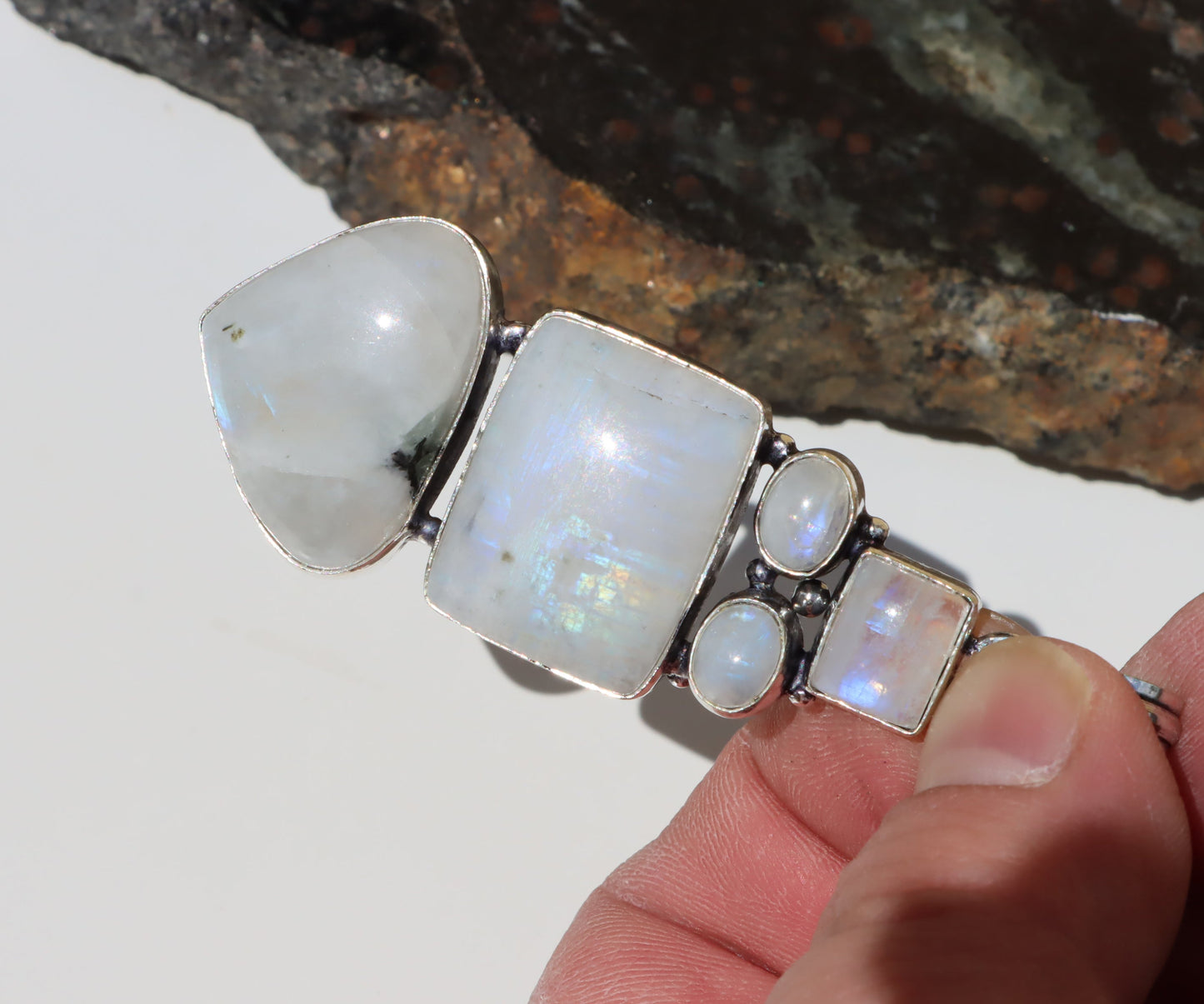 Amulet měsíční kámen "Píseň pěti lun" - Supreme Panthers