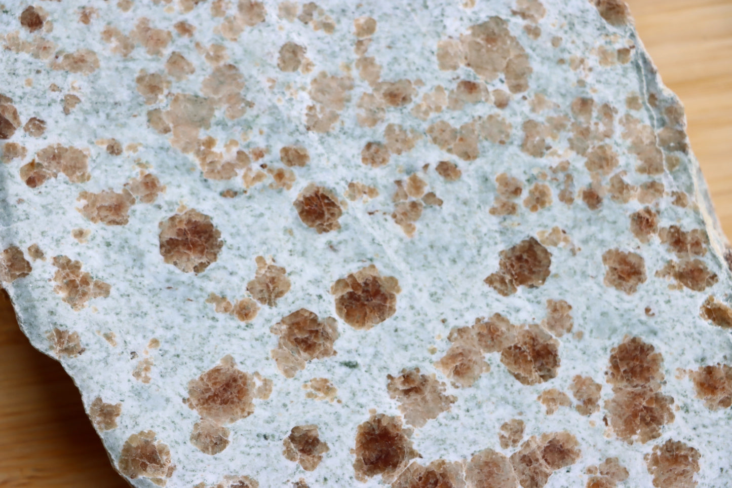 Bludovit s bílo - zeleným wolastonitem - Supreme Panthers