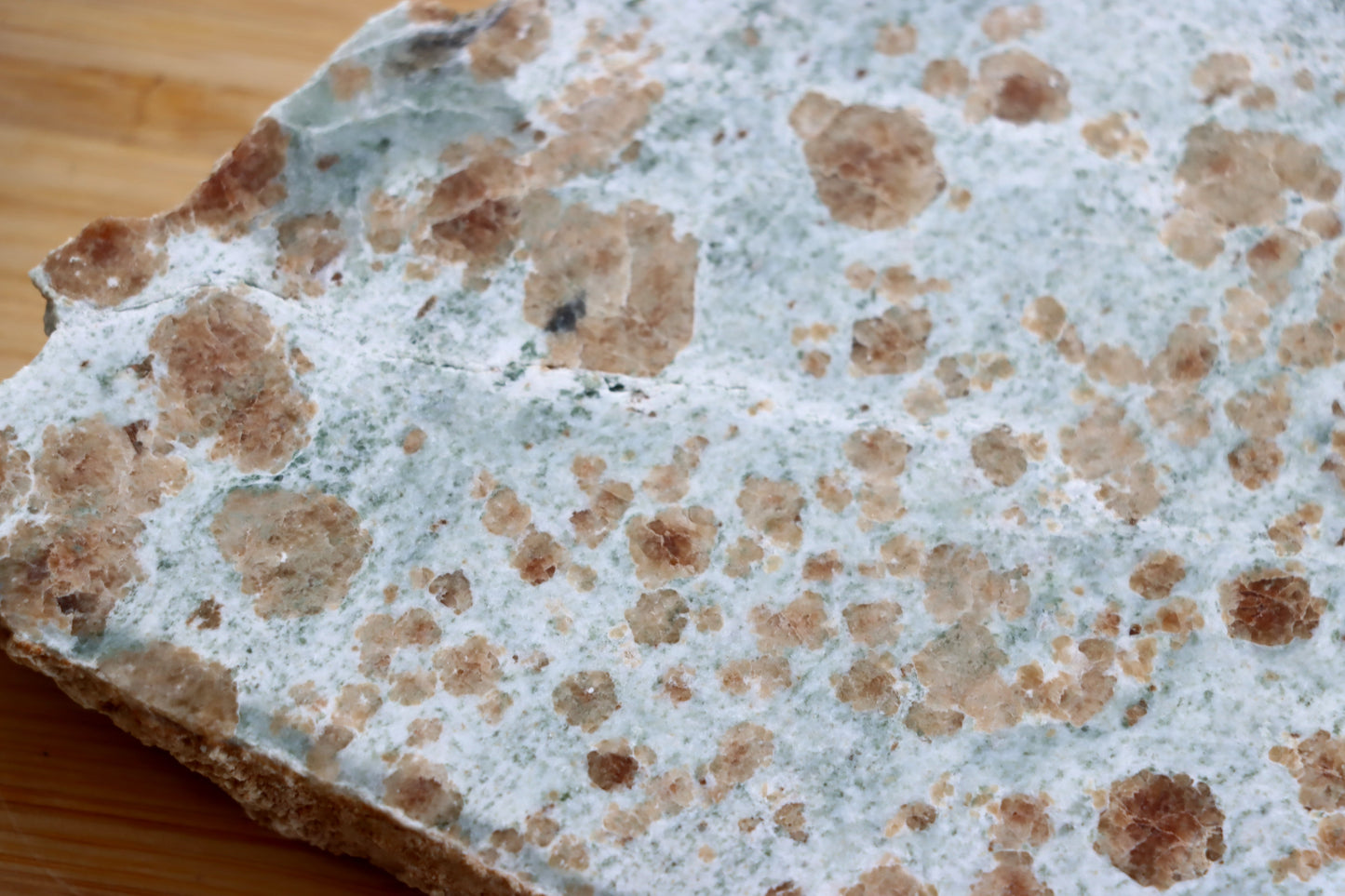 Bludovit s bílo - zeleným wolastonitem - Supreme Panthers