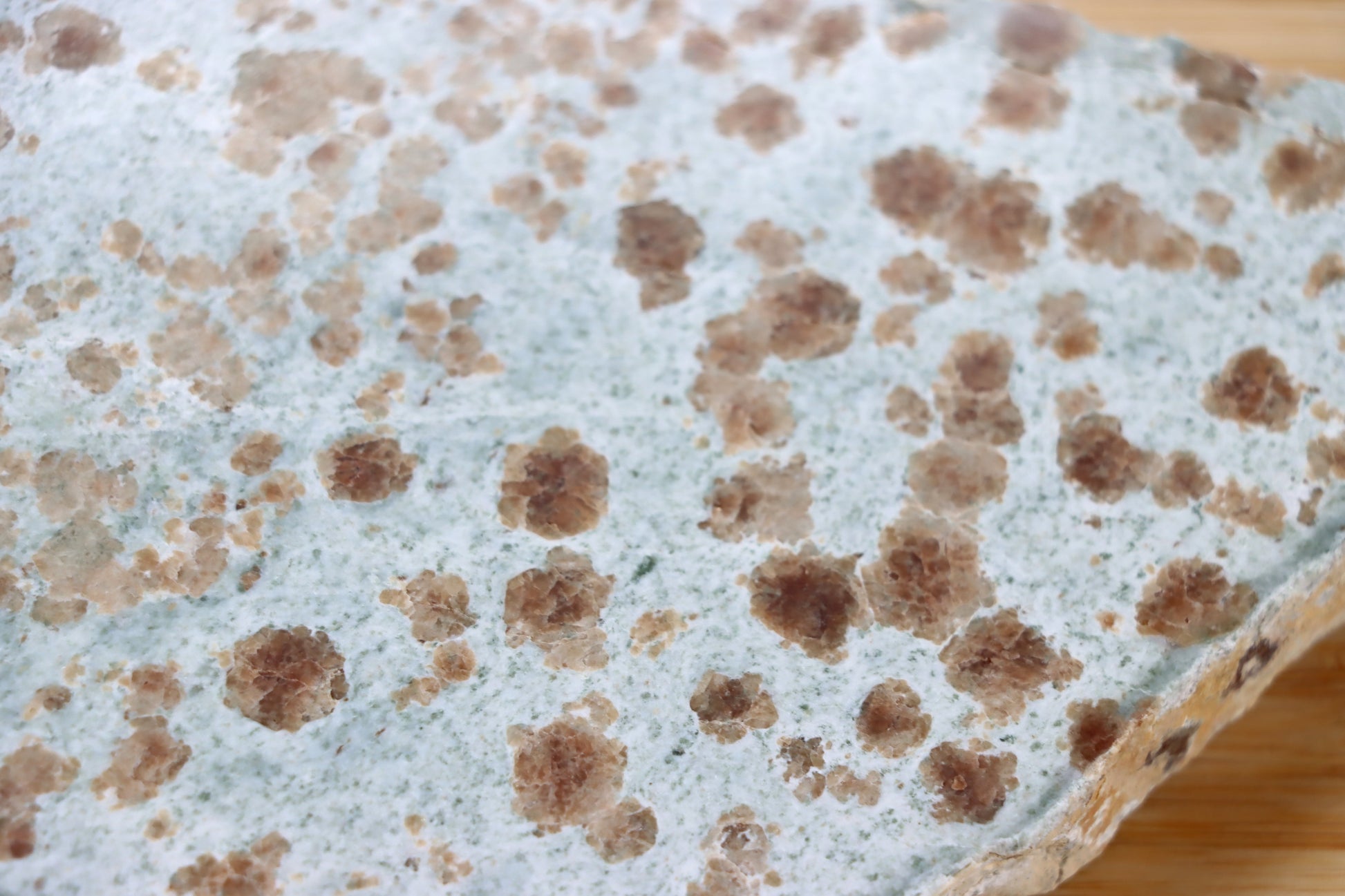 Bludovit s bílo - zeleným wolastonitem - Supreme Panthers