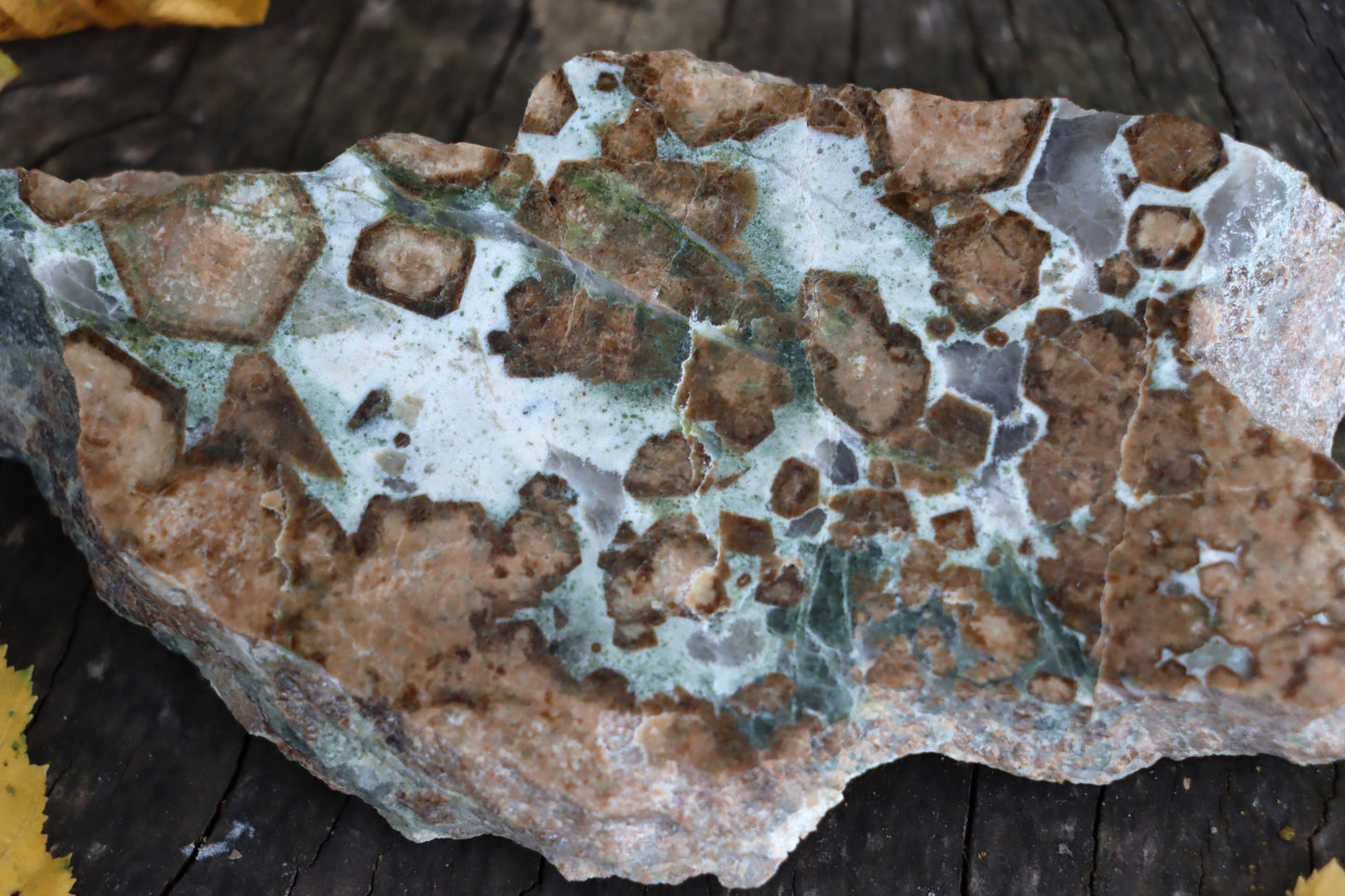 Bludovit s velkými grosuláry "rubín v zoisitu" - Supreme Panthers