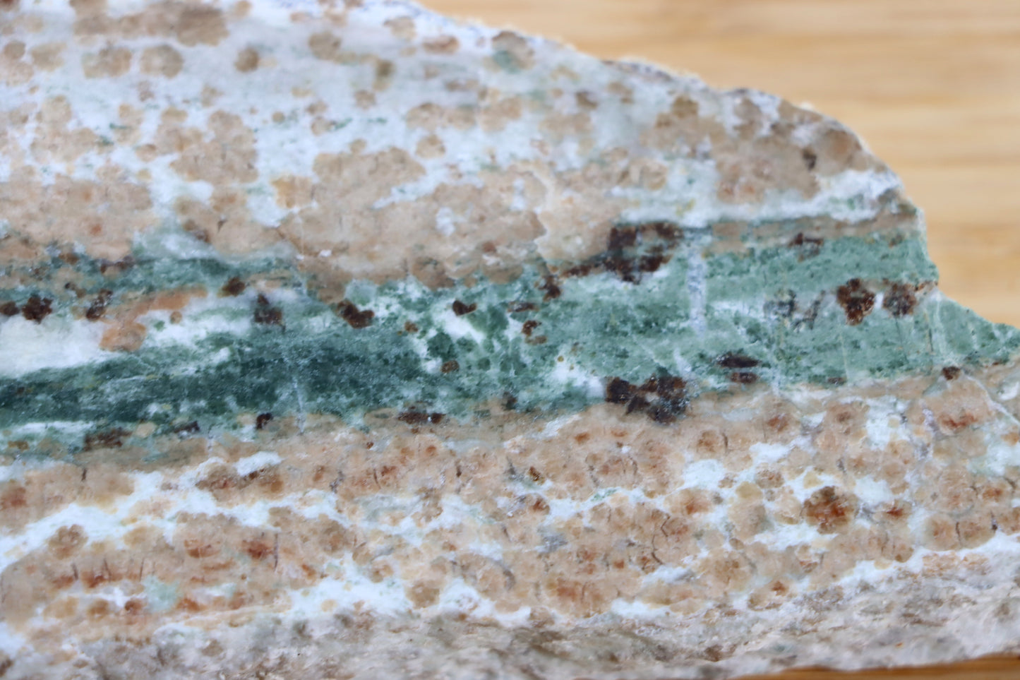 Bludovit s vložkou klinozoisitu - Supreme Panthers