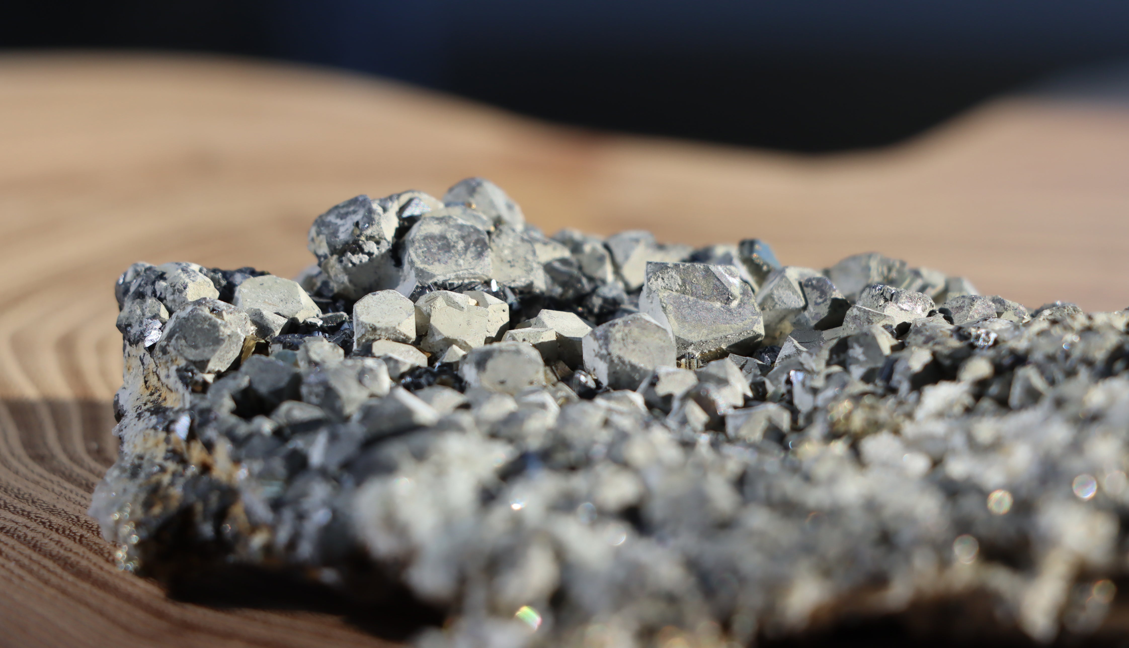 druza-galenit-pyrit-kristal-326146.jpg?v=1744991447