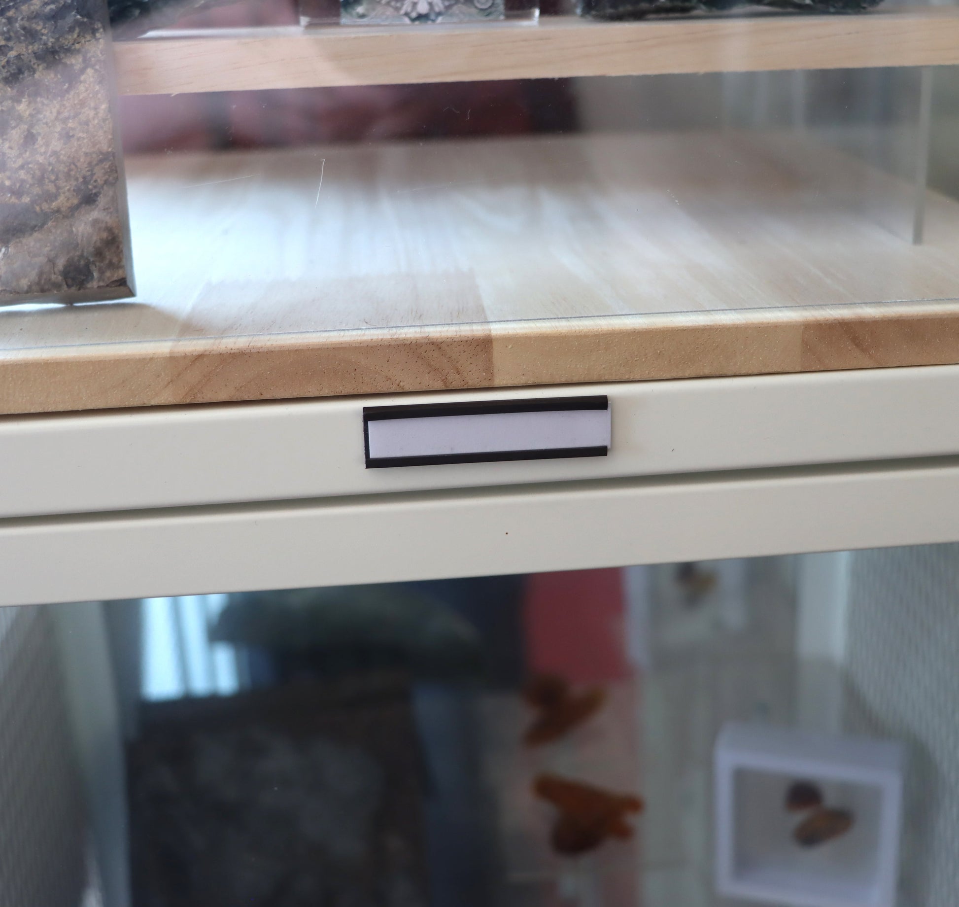 Držák vmalý na cedulky magnetický ochranný kryt - Supreme Panthers