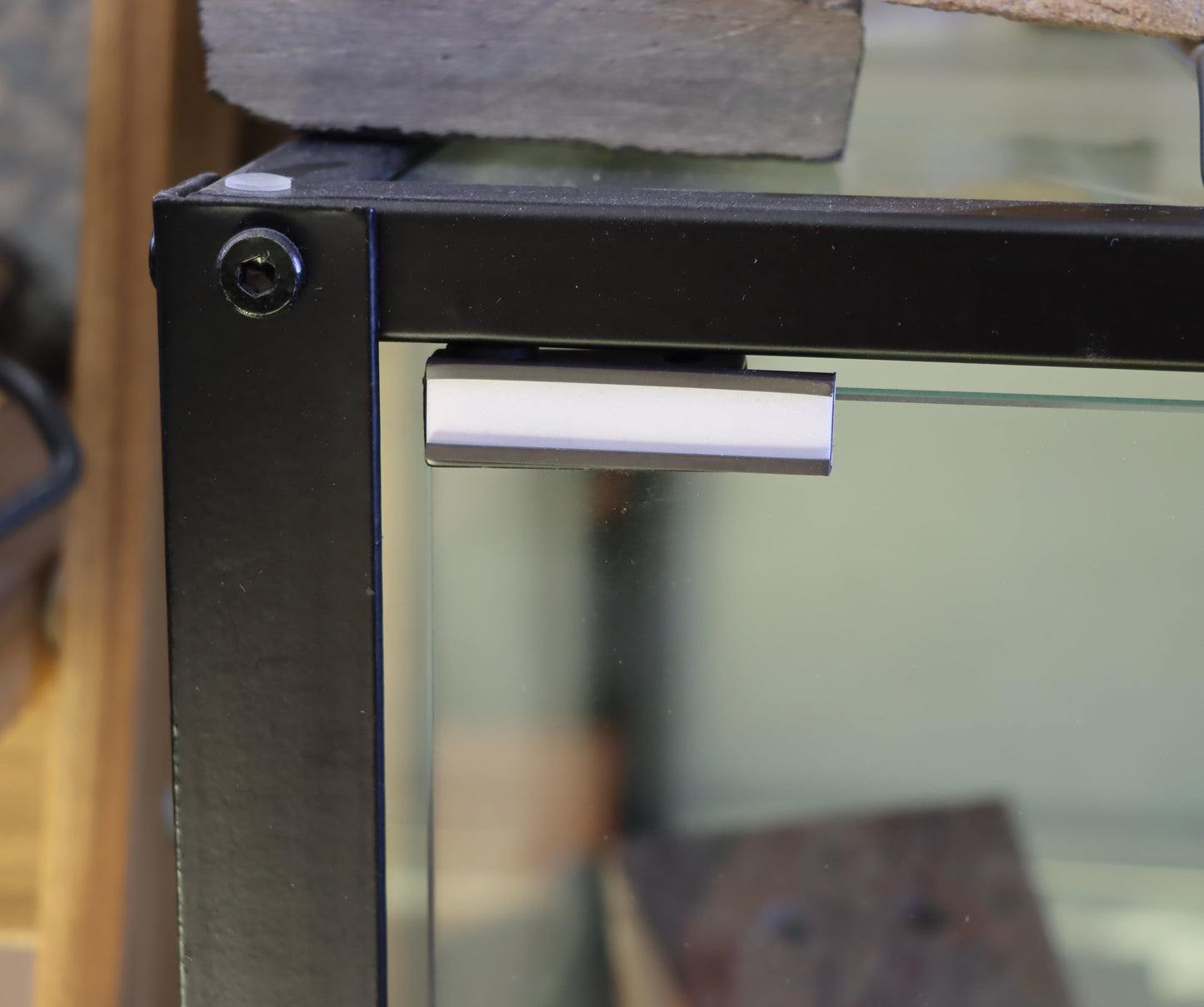 Držák vmalý na cedulky magnetický ochranný kryt - Supreme Panthers