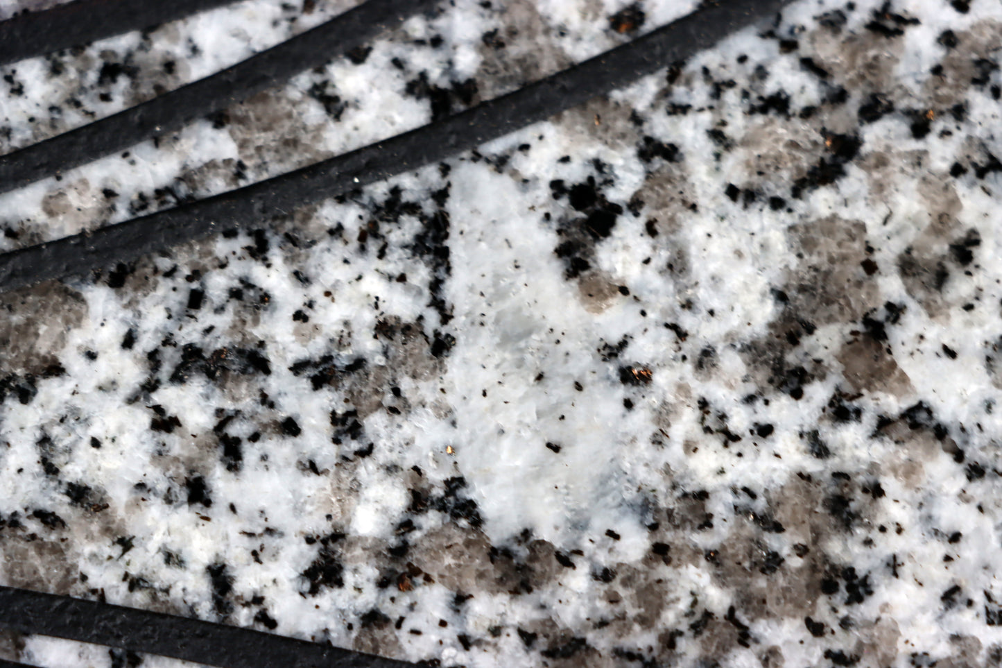 Gravírovaný andílek ve sněhové žule - Supreme Panthers