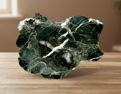 Habrůvecký vápenec s podélným průřezem svinutého plže a tabulátního korálu - Supreme Panthers