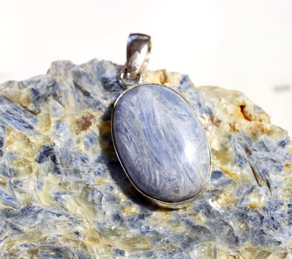 Kyanit – přívěsek klidu a přirozené čistoty - Supreme Panthers