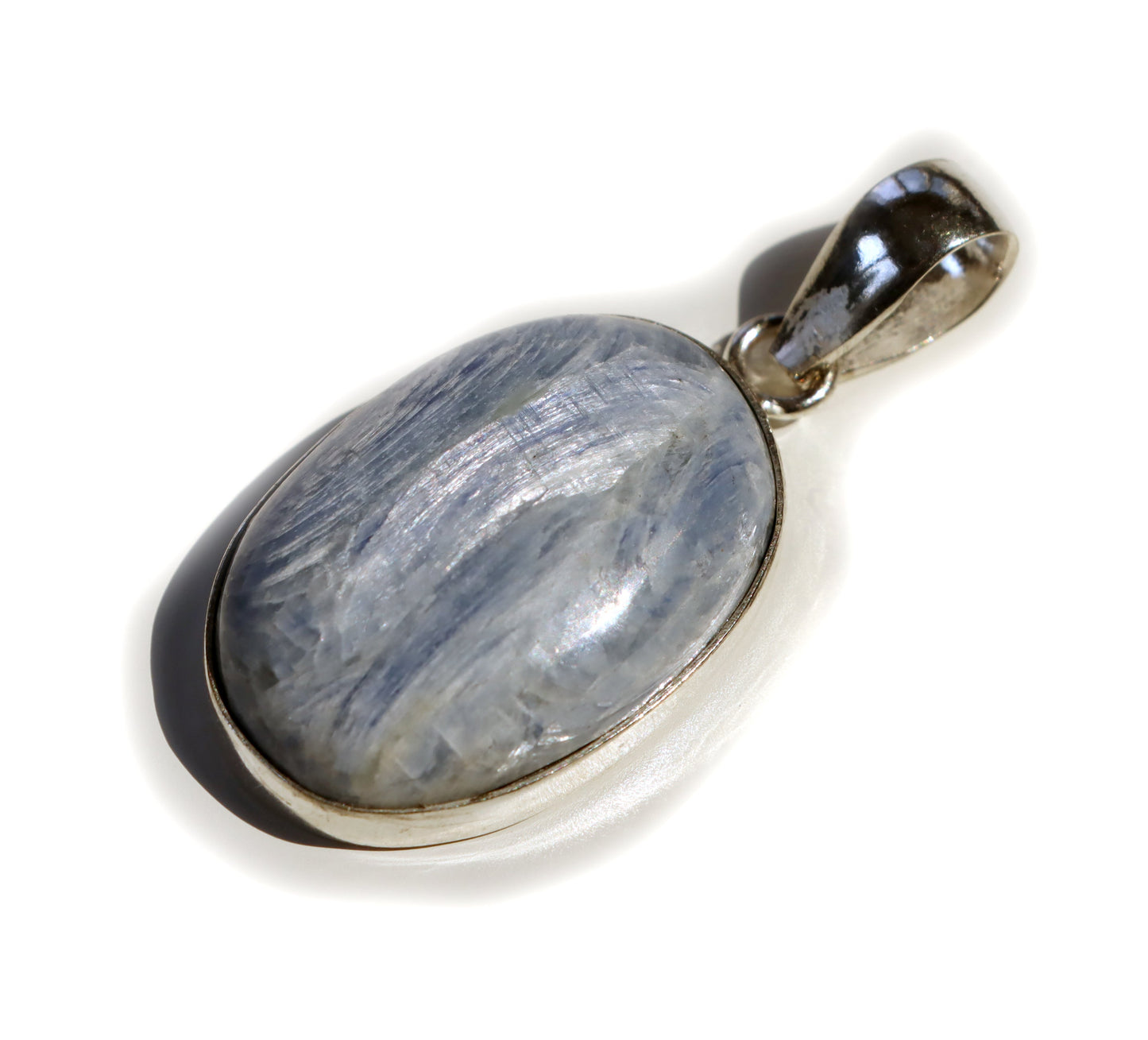 Kyanit – přívěsek klidu a přirozené čistoty - Supreme Panthers