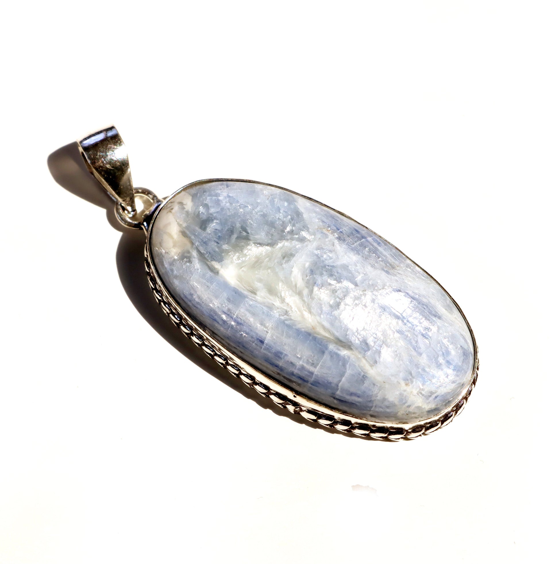 Kyanit – přívěsek s klidem horské říčky - Supreme Panthers